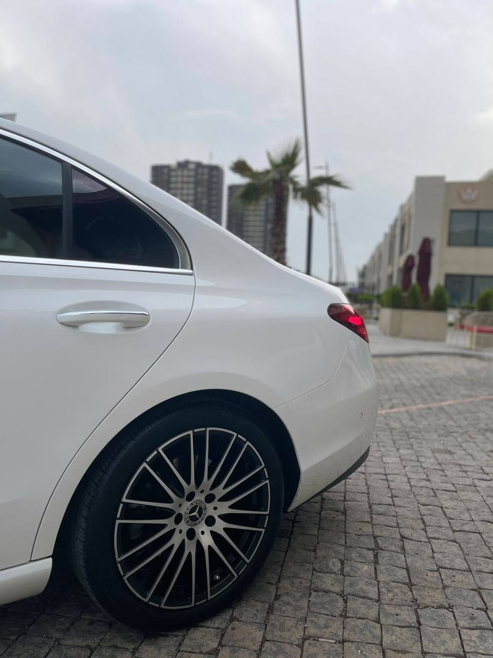 مرسيدس للبيع موديل 2024
الفئه • C300 
المواصفات فول 1 على 1
لون ابيض
حادثها راس البونيد
ايرباك راجع سستم من الشركه
ماشية اقل من 30 الف
سعر 31500
تواصل ‏‪0773 110 9788‬‏
