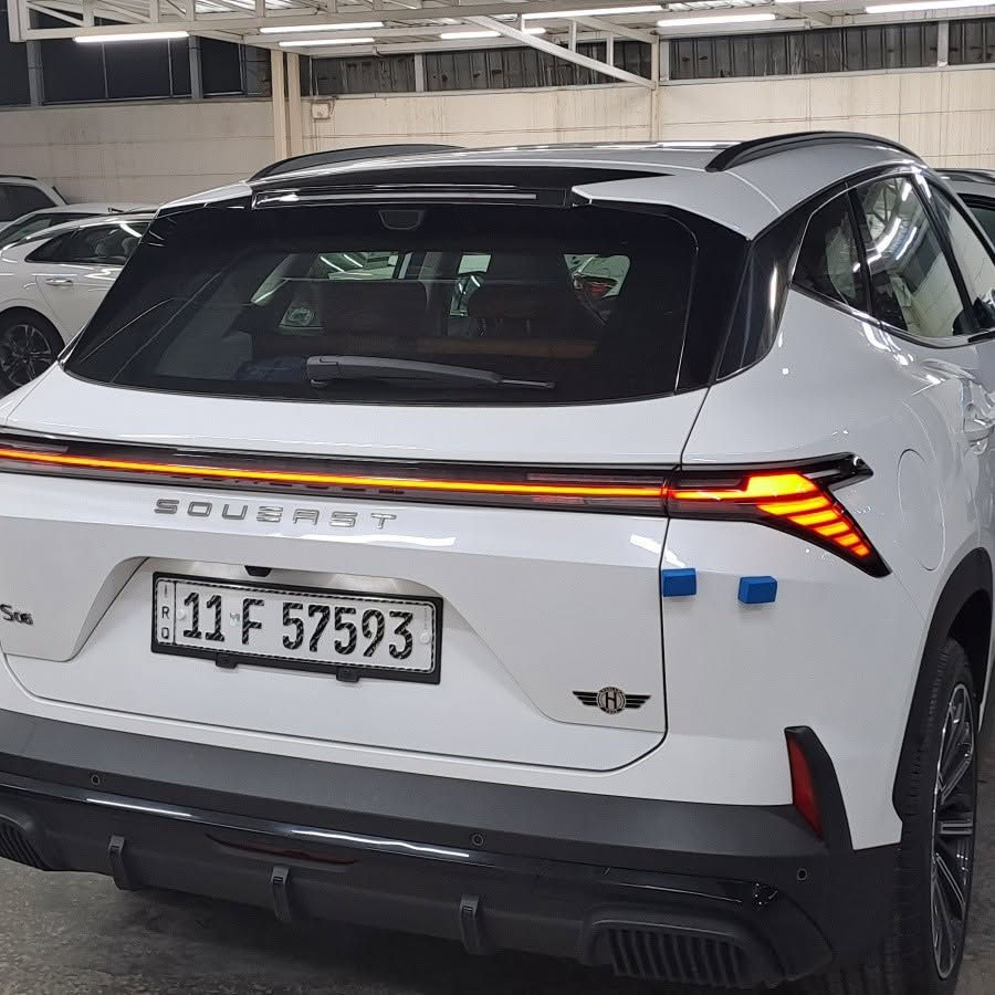 ♦️⁨ ‎سوئيست S06 1.6L PREMIUM2️⃣0️⃣2️⃣6️⃣♦️

‎العداد: 3000كم

‎المحرك: 4 أسطوانات 1.6L  تيربو 197 حصان
‎العزم (نيوتن-م.): 290
‎ناقل الحركة: اوتوماتيكي دبل كلاتش من 7 سرعات
‎استهلاك الوقود: 8 لتر لكل 100 كم

‎الضمان الأساسي: 6 سنوات أو 200,000 كم (أيهما أولا)
‎ضمان المحرك: 10 سنوات أو 1،000،000 كم (أيهما أولا / للمالك الأول)

المواصفات:
‎*إطارات قياس 20 إنچ
‎*فتحة سقف بانوراما 1.1 م
‎*شاشة عرض ترفيهية قياس 15.6 إنچ
‎*شاشة عدادات رقمية قياس 10.25 إنچ
‎*مقصورة الركاب من الجلد الفاخر
‎*مقعد السائق والراكب كهربائي
‎*مقاعد السائق والراكب مبردة
‎*كاميرات محيطية 540 درجة
‎*مثبت سرعة مع رادار تفاعلي 
‎*نظام مراقبة النقطة العمياء 
‎*نظام تحذير مغادرة المسار
‎* نظام المساعدة للبقاء في المسار
‎*نظام الكبح التلقائي في حالة الطوارئ
‎*نظام القيادة شبه الذاتية
‎*نظام الفرامل اليدوية الاوتوماتيكي Auto hold 
‎*نظام التحكم بنزول المنحدرات
‎*حساسات أمامية
‎*حساسات خلفية
‎*نظام التحذير من التصادم الأمامي والخلفي 
‎*نظام ابل كار بلاي واندرويد أوتو لاسلكي
‎*نظام صوتي متطور 8 سماعات من Sony 
‎*بلوتوث / هاتف السيارة
‎*إنارة محيطية لون ازرق
‎*إنارة ترحيبية
‎*صندوق كهربائي 
‎*المرايا الجانبية قابلة للطي كهربائياً ومدفئة
‎*مصابيح أمامية أوتوماتيكية LED مع مصابيح نهارية LED
‎*نظام التحكم الذكي بالإنارة العالية
‎*نظام تقنية الهواء بالايونات PM2.5
‎*فلتر تنقية الهواء (N95)
‎*دخول ذكي (بصمة)
‎*تشغيل عن بعد
‎*خاصية إغلاق الشبابيك وفتحة السقف عن بعد 
‎*شاحن هاتف لاسلكي سريع
‎*ماسحات الزجاج الامامي مع حساس للمطر
‎*مسند الذراع الوسطي مع ثلاجة
‎*وضعيات قيادة متعددة 
‎*نظام مراقبة ضغط الإطارات
‎*وسائد هوائية امامية وجانبية عدد 6

اشتري بثقه 💯 
عراقنا المتحدة لتجارة السيارات 
بغداد معارض البياع شارع المدخل 
***********
