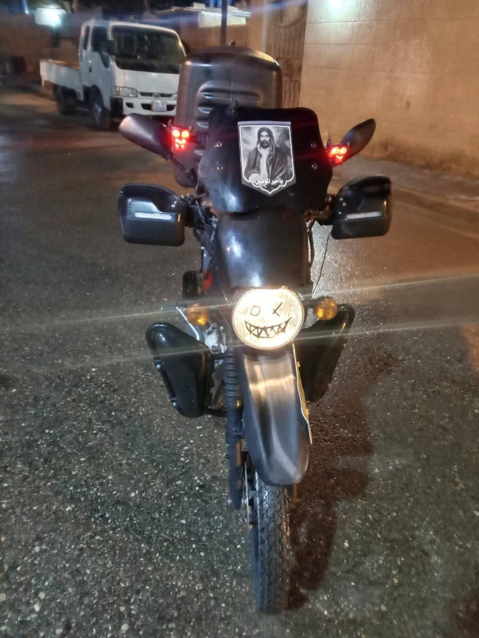 سلام عليكم اعيوني  بوكسر جبلي امشي 20الف مديل 2023نزلت بل 2025مرقم رقم نكليزي ريده 3ملاين500الف هذا رقم بس عل واتساب  *********** بس عل واتساب
