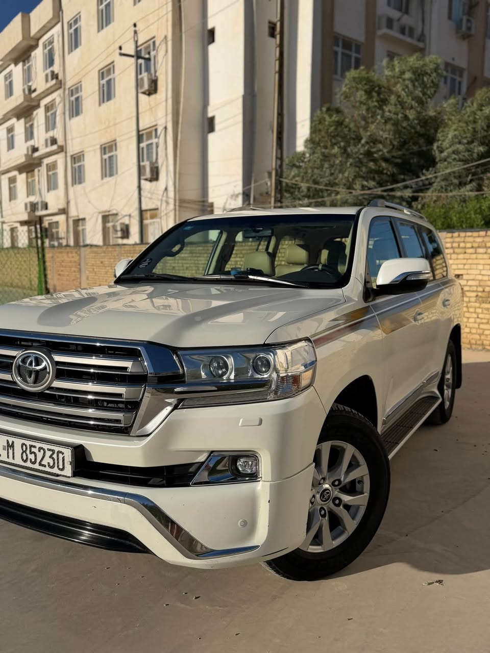 السلام عليكم
لاند كروز
محرك : V6 4000cc تنفس طبيعي
مديل : 2016
الممشى : 63,000KM
# السيارة كفالة عامة 
# مكان السيارة بغداد 
مواصفات السيارة معروفة :
كشنات امامية كهربائية 
كامرة خلفية 
حساسات امامية و خلفية
شاشة وسطية في الخلف
ثلاجة وسطية
## السيارة نظيفة جداً وبحالة الوكالة
للأستفسار: ***********
