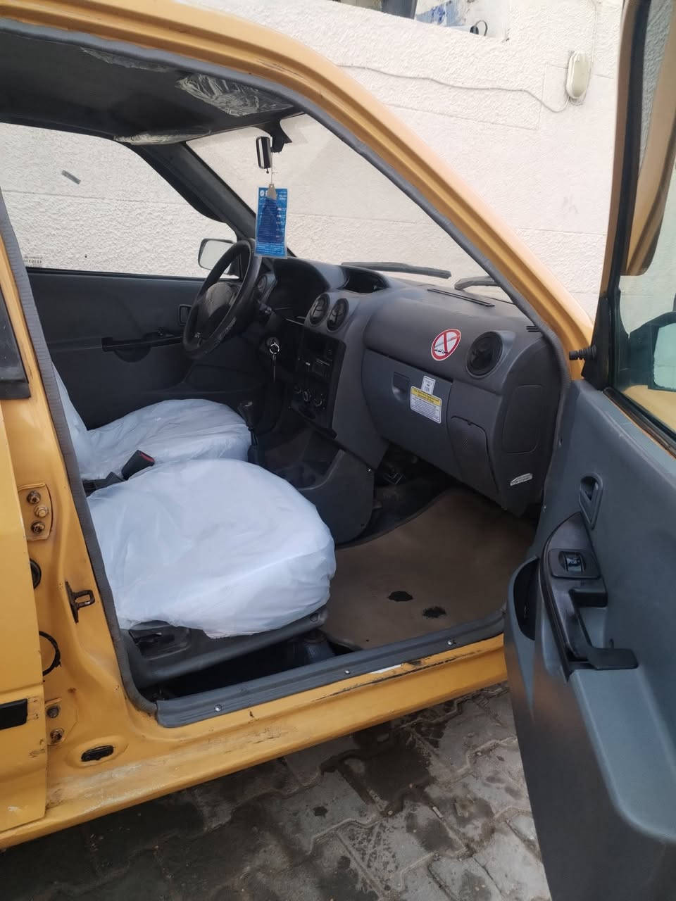 سلام عليكم سايبه البيع 2012سياره جاهزه كبل الشارع السياره مصلحه خيسات طخه بل جامغ الخلفي مكينه وكير خير من الله صدر حلوه كهربايات شغاله سنويه29 مصفره ربع ما عليه رقم انكليزي السعر 28وبيه مجال تحويل موباشر مكاني السياره بغداد شعب حي اور رقم *********** رقم وتساب ***********
