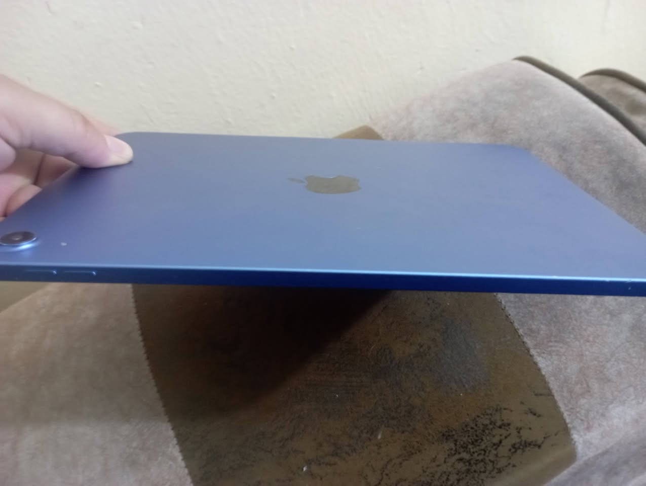 سلام عليكم ايباد 11/ A16
ذاكره 128 
بطاريه 95
جهاز نضيف ممفتوح 
بي طختين خفيفات بالضهر 
475 وبي مجال قليل للشراي 
عنواني الشعب متواجد ماسنجر


**إذا كنت صاحب هذا الإعلان وتريد حذفه لأي سبب، رجاءا أرسل رسالة إلى الدعم الفني**