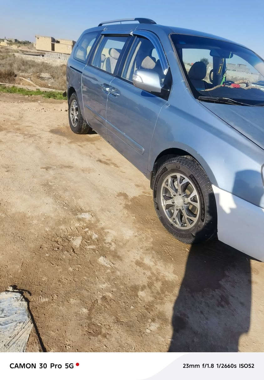 كيا سيدونا للبيع موديل ٢٠١٤ سياره جاهزه بيه منظومة غاز شغاله سعر ١٤٥ تصال *********** السماوه
