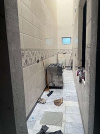 عدنه هاذا البيت للبيع البيت درجه اولى حديث صار عشرة أيام من كمل البيت ...