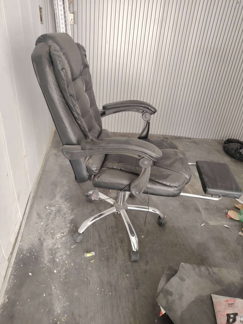 السلام عليكم
للبيع كرسي مكتبي جلد دوار درجى أولى
قاعدة ثقيلة وجك يصعد وينزل + مساج يشتغل عبر ال USB+مسند رجل
مستخدم قليل جداااا العنوان بغداد الطوبجي *********** السعر ٧٠ الف
