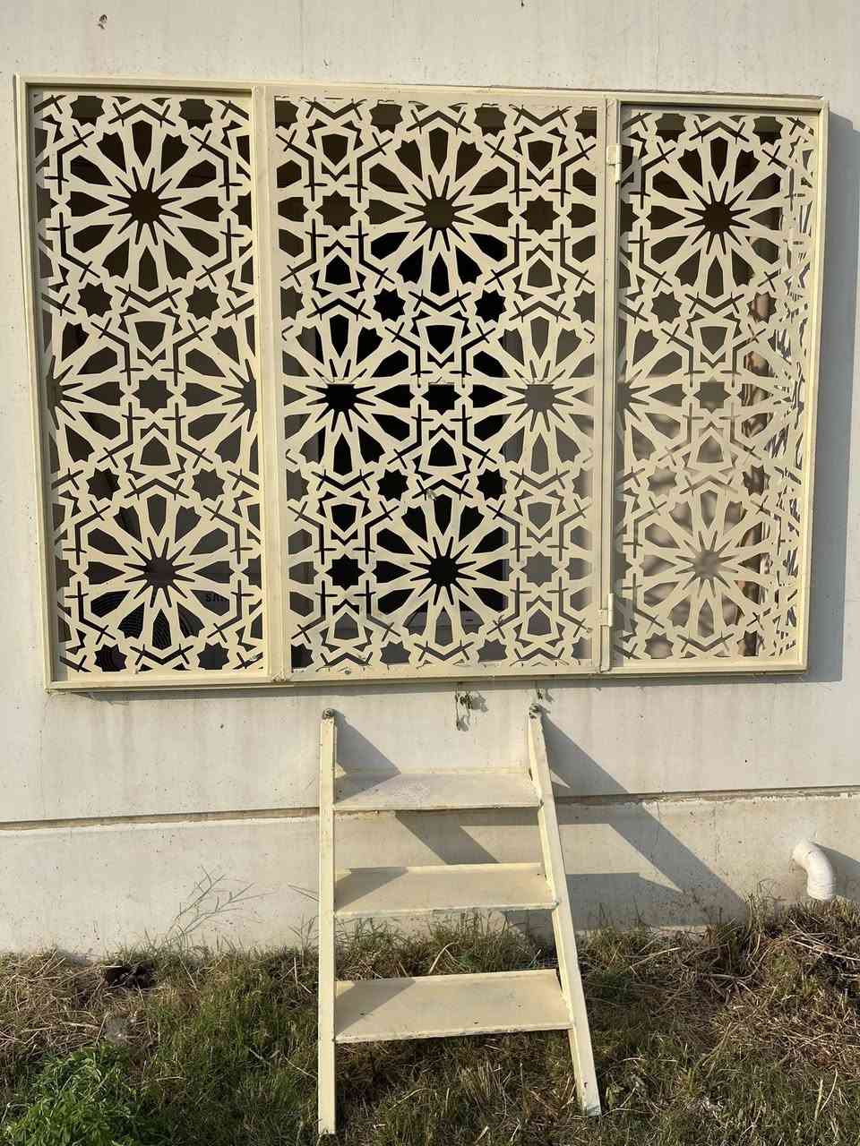 السلام عليكم إنشائية ابو سجاد الحداد لكافة العدد  اليدوية والكهربائيات وأعمال الحداده كيلونات كتائب ستاندات.سبالت مانع حشرات العنوان الشارع العام مقابل حلويات برهومي واتساب ***********   ***********
