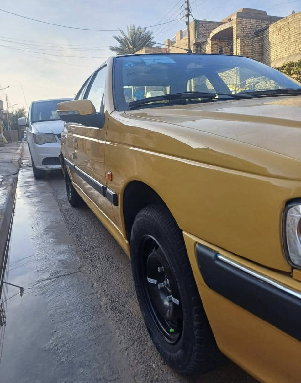 ‏سلام عليكم ‏سيارة بيجو باس ‏موديل 2015 ‏سيارة خير من الله ￼ ‏ مكينة  كير شرط السعر الخمسين ورقة 50$ بيها مجال للشرا ***********￼￼￼
