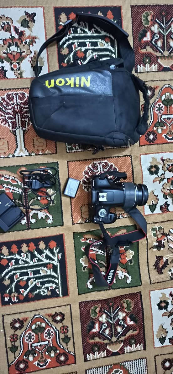 السلام عليكم ورحمه الله وبركاته
اخوان كامره للبيع
أسم الكامره : Canon
جميع الملحقات : بطاريه_ شاحن _تحويله _ جنطه _قبق عدسه 
تدعم Wi_Fi.          وتدعم النقل وايرليس       تدعم HD        تدعم الفيديو مع صوت نقي واضح       وبيها هواي مودات ومواصفات 
زوم EFS   18_55mm  مع رام كامره 
للأستفسار رقم الهاتف : ***********  المكان ميسان_عماره_حي الغدير
