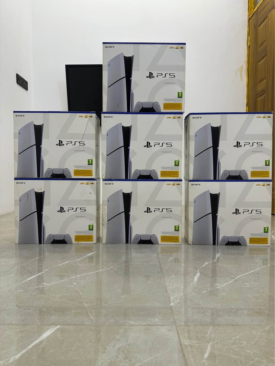 بلي فايف سلم اوروبي مستخدم شي بسيط الجهاز بل لوك ما مفتوح ولا داخل صيانه الجهاز كامل ملحقات مع استاند مبرد اصلي اضافي للتواصل *********** بغداد, العراق
