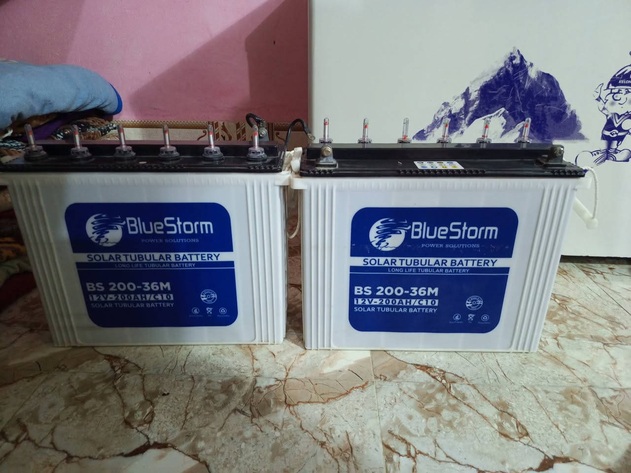 عاكسه ٦ امير + زوج بطاريات + انفريتر للبيع الاتصال ***********
