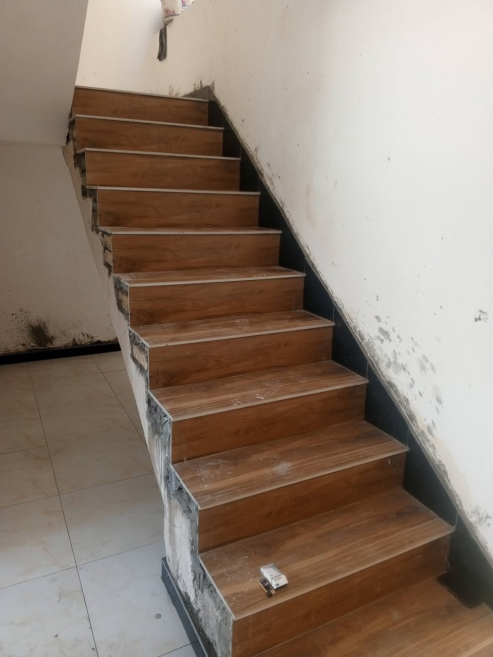 خلفه سيراميك وكاشي ومرمروبيات شغل درجه اولى للتواصل ***********
