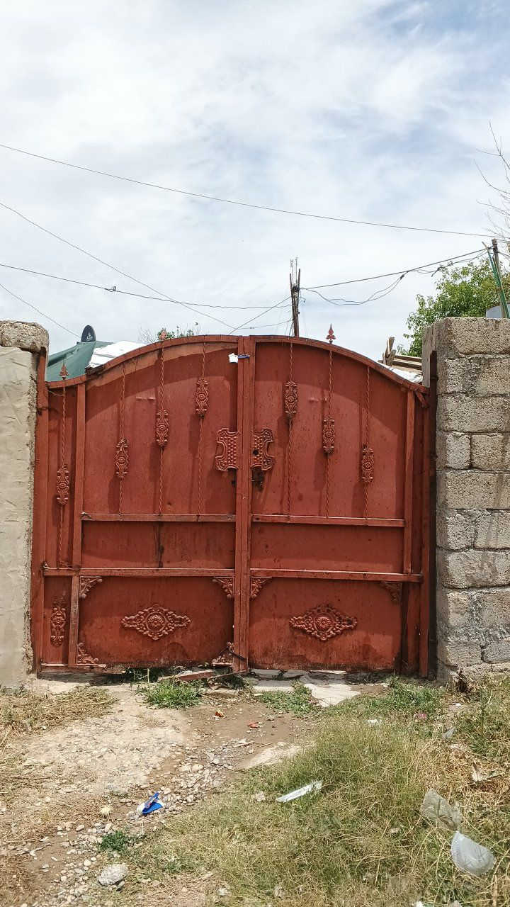 سلام عليكم بيت البيع تجاوز حي انتصار شارع 60 من جيهت الميثاق المساحه 160 غرفه نوم+ هول+استقبال +مطبخ خارجي +حمام هم خارجي   توصل عل رقم  ‏‪***********‬‏ العسر 16 مليون
