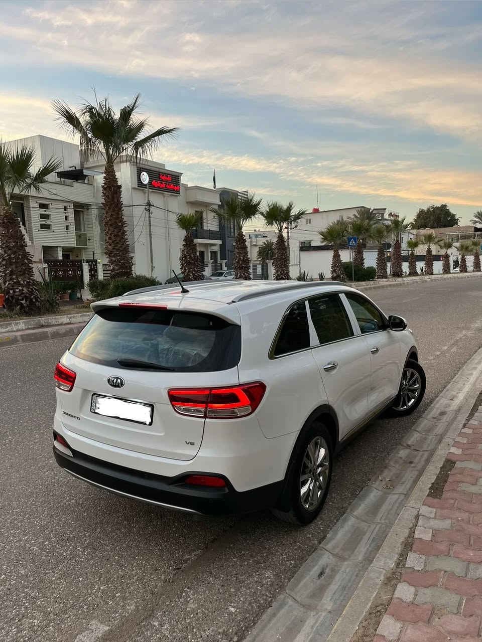 كيا سورينتو للبيع  خليجيه
موديل 2017 
محرك 6V 3.5 
ماشي KM 120 الف 
كلين تايتل 
فول موصفات 
خليجيه شاشه عربي مفتاحتين 
بصمه مع  تثبيت سرعه 
صندوق  كهرباء 
٣ قطعه تبريد
حساسات اماميه  خلفيه 
كراسي كهرباء
تحكمات  ستيرن 
٧ راكب 
مري شفط 
 صيانه كامل 
بطاقه البنزين
رقم اربيل 
 عنوان كركوك 
سعر 234 $ مجال 
الهتف ***********
