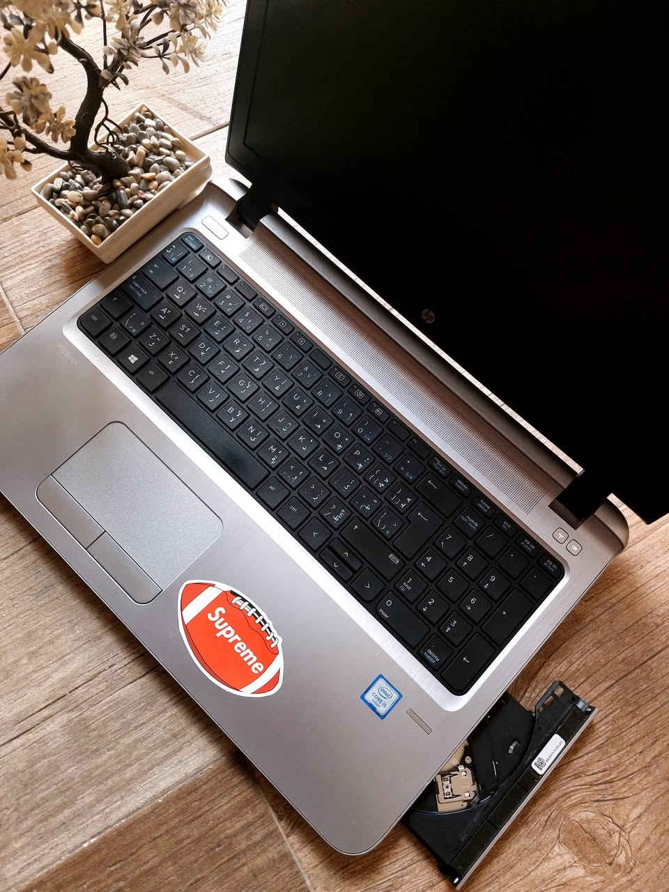 💯💯لابتوب Hp 450 probook حجم شاشة كبير 15.6 انج مناسب للدراسة والاعمال المكتبية
Hp probook 450 جيل سادس 
السعر ( 190 الف_عراقي ) 
 للتواصل *********** يوجد اسعار خاصة للمكاتب توصيل لجميع محافظات العراق 
العنوان بغداد شارع الصناعة مجمع الرياش مكتب اليسر 
……………………
✓ المعالج Core i5-6200U جيل سادس 
✓ ذاكرة الوصول العشوائي (الرام) 8GB 
✓ التخزين( الهارد) 256GB SSD 
✓كارت شاشة انتل داخلي  4GB 
✓ مقاس الشاشة 15.6 انج 
✓ كيبورد  عربي انكليزي  
✓مشغل أقراص 💿 
✓منفذ HDMI 
…………………………………
