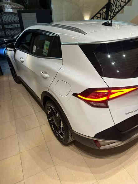 السلام عليكم
للبيع :كيه سبورتج  خليجي 
الموديل : 2023
ماشيه،18 ألف 
بصمه  كراسي عاديه 
مري كهرباء 
انضمه قياده
تشغيل عن بعد 
حساسات امامي خلفي 
 شاشه +عداد دجتل 
كامره دواره 
بصمت ابواب 
ترحيب عند لاقتراب 
مثبت سرعه 
ويل 19
تبريد قطعتين 
داخل بيجي 
محرك 2000 دوش 
شاحن واير لس 
الصابيح الماميه LED
المصابيح الخلفيه LED
شفتات ستيرن رياضي 
مانع انزلاق 
شاشه ابل كار بليل +جي بي اس 
انذار عند الاقتراب
اشاير بل مري 
السياره كلش نضيفه وحلوه 
الرقم بغداد دولي باسمي 
229 ورقه بيها مجال بسيط 
أي استفسار رقم صاحب السيارة 
***********
مكان بغداد حي جهاد
