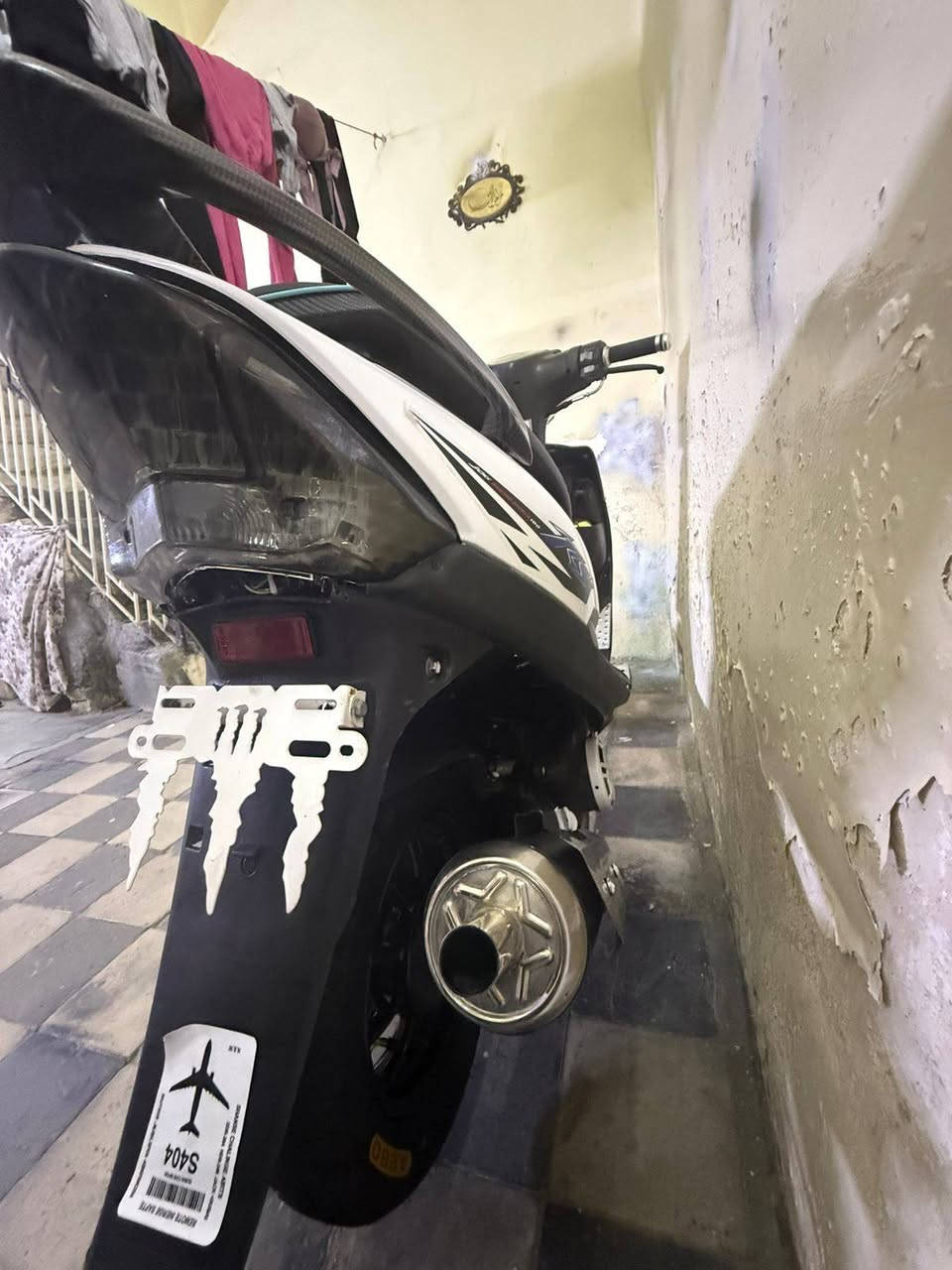 سلام عليكم للبيع ماكس عدل بوشه مالتها 55 دراجه حيل نضيف مكينا اي عيب ما بي تايرات جديد و كهربائياتها كلها شغال شرط سلف واحد رقم موبايل ***********
