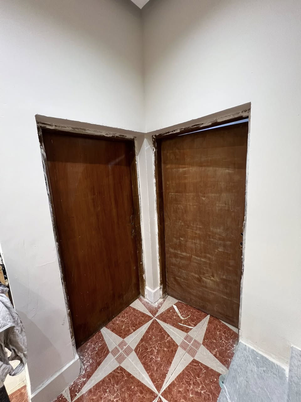 BETEK
منتج داخلى طافي  قابل للمسح
لمسة احترافية لكل الجدران 
*********** //كادر صبغ داخل العمارة للعمل اسقف جبس  بورد وطلاء الجدران وتصليح الرطوبه //وعمل تغيير وصبغ الابواب الصاجيه والشبابيك
