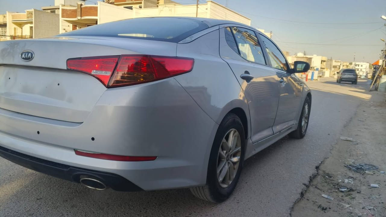 *السلام عليكم كي 5 موديل 13 دخول جديد *سياره كرتون اللون اسمنت بلادي محرك 24 *سيارهن شاشه بلاديه سياره جاهزه ما في اي *نقص بها قصه جنطه//ادوات ادوات ادوات//
*بنزيل سياره السعر 54 ورقه بها مجال 
*العنوان بغداد*
*رقم الهاتف*************
