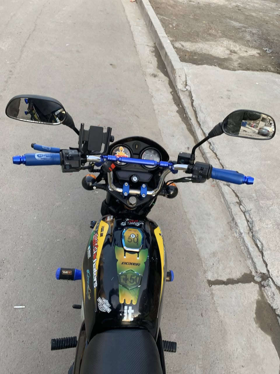 سلام عليكم
دراجه بوكسر موديل (21)
محدث جبلي ماشه ودبلات جبلي
جاملغ دايوان
عنبار امامي وفلنجة
تايرات جديده 
الدهن موتل الاحمر 
دراجه نضيفة شوفت عينك تجي وتشوفها بعد احلى من الصور
مكينة وكير خير من الله
لاتنقيص ولاتبخير
تروح تفحص يم الفيتر قبل لاتاخذ
أوراق كاملة بدون لوحات 
وبخدمتكم
السعر (مليون و ٢٠٠)
***********
