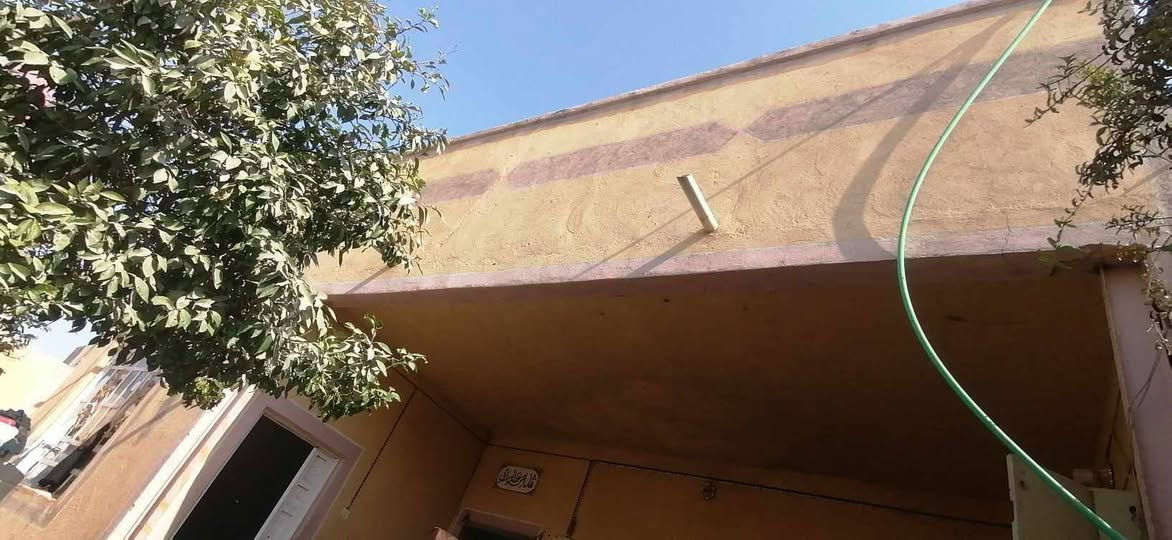 بيت للبيع ابو صخير خلف المشتل قرب مدرسه الغفران السعر 25 مليون وبي مجال للاستفسار الاتصال على الرقم ***********
