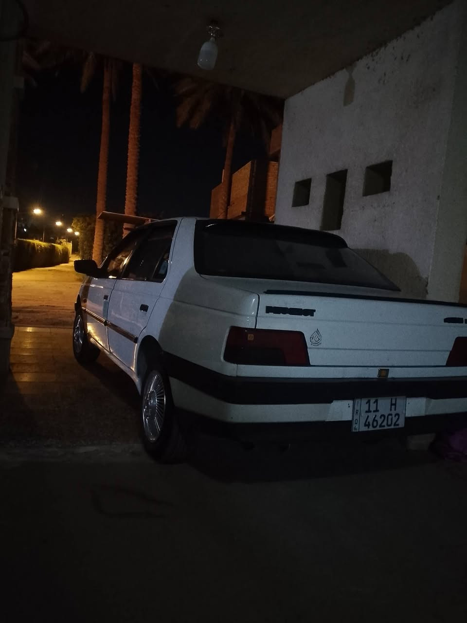 سلام عليكم بيجو GLX 405 بلاديه نقطة خياس ما بيهة السيارة بيهة كير ومكينه فرنسي اصلي وين متريد شغل وطلع السيارة كله جديد حداديه صدر امامي خلفي تخم تأير اصلي قبل سبوعين بدلتلهة تبريد ثلج الله شاهد تدفئة السيارة مالتي الشخصية مكملهة من البرغي للبرغي السيارة باسمي تحويل ثاني يوم 2012  بس صدك تعبان عليهة بل عافيه على الياخذهة السعر 44 وبيهة مجال حك الجيه مكاني سلمان باك المدائن اي استفسار تفضل خاص او رقمي ***********
