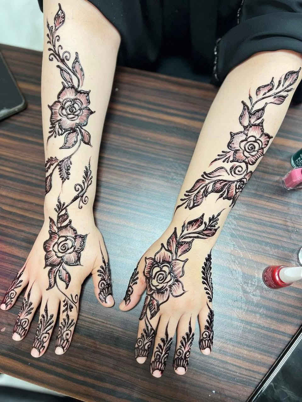 الاناقه والجمال يم كوزمتك خطاب للتجميل 
حنه و نقش الحنه الطبعات كلها متوفره 
حنه متوفره باللون الأسود و الجوزي على الاحمر 

للحجز والاستفسار يرجى مراسلتنا واتساب ***********

يوجد توصيل لجميع محافظات العراق
