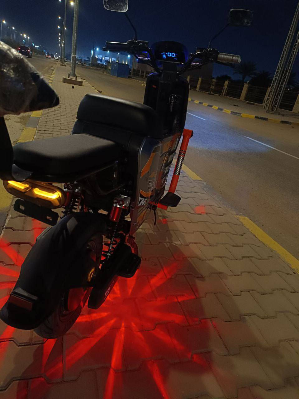 سلام عليك دراجه شحن آر 9للبيع بعدهي جديدة و مزوده بجنطه اماميه الدراجه خير من الله 6بطاريه دبل كبير سرعتها 60حقيقي ومديل 2026 بعدهي الدراجه بحيلها صايرلها شهرين من نزلت من المعرض الدراجه كارت تشغيل وسويج  
نظام R بك خلفي ونضام تثبيت سرعه 
الرقم ما بي واتساب ومتواجد على الفيس *********** و الدراجه تمشيك 60كيلو بل شحنه الوحده السعر 500وبيها مجال للطيبين
