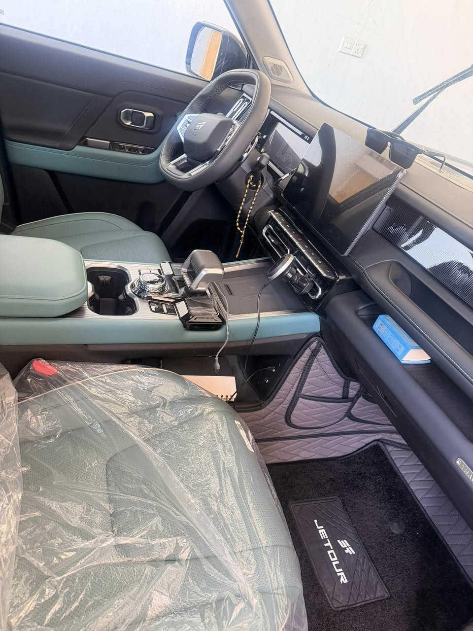 السلام عليكم للبيع تي 1موديل 2026ماشي 2000مواصفاته لكجري معروفه رقم بغداد بسمي مغلفه ببي اف الطافي والداخل هم مغلف دوشمه تفصال السعر 36500بيه مجال ***********
