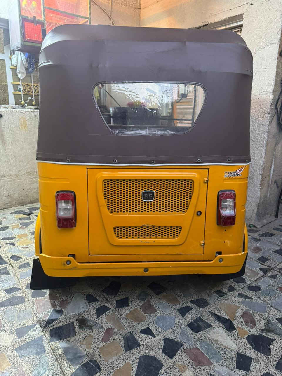 السلام عليك تكتك 22كفاله كشر ومكينه حتى زنجيل ما مفتوح بيها حتى البلك مال الشركه بيها تكتك الف متذب عليها رقم بغداد انكليزي لوحات انكليزيه كفاله السعر ٩ ونص وبيها مجال قليل ***********
