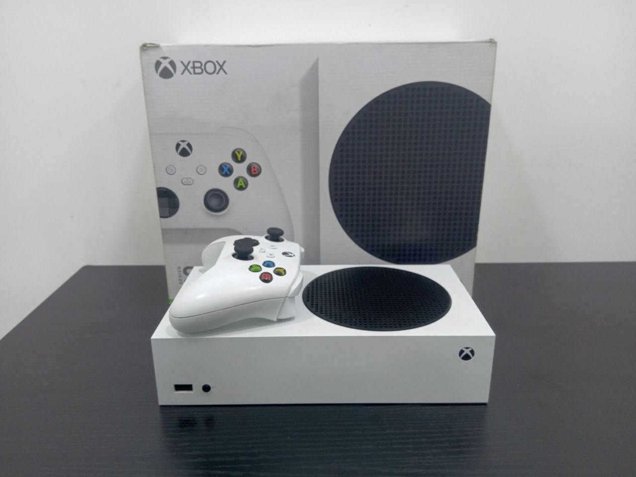 السلام عليكم
[[للبيع فقط]] [[كامل ملحقات]]
اكس بوكس سيريس إس 
مستعمل 11 شهر جهاز جديد برغي مامفتوح بي استخدام قليل 
كامل ملحقات ويا 
UPS Tiger850
و جويستك كيم سير احترافي G7
و سماعة Pro Gaming G9000
و كيبل نت ضوئي 8 متر يعني النت عندك صاروخ 🚀 
والجهاز ويا جميع ملحقاته الي موجوده بالكارتون تجي تفحص وتقتنع يلا تشتري

المكان : بغداد حي الجهاد 
السعر : 415 وبي مجال للشراي
للأستسفار خاص ماسنجر او على
الواتساب***********
