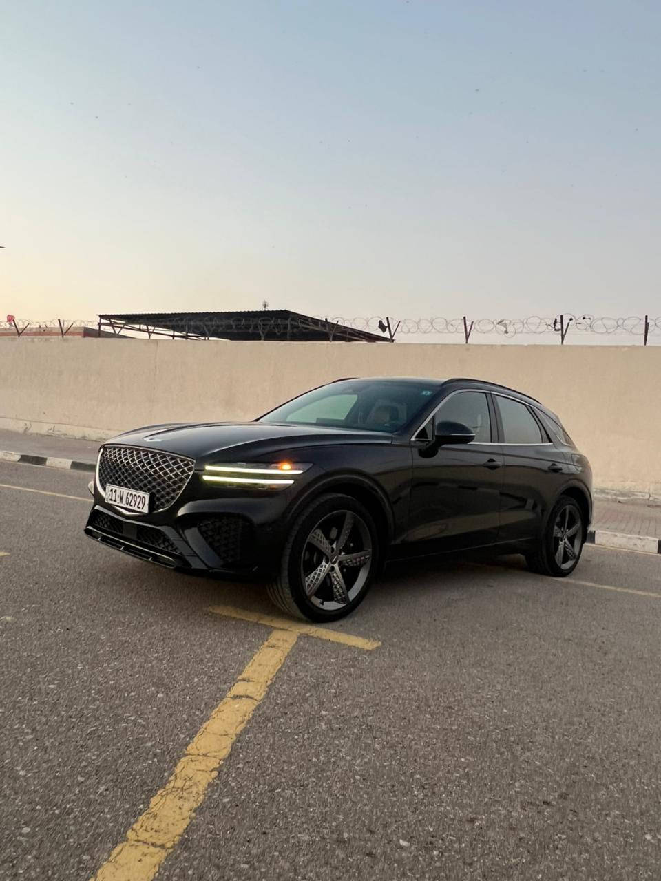 السلام عليكم
Gv70 2023 sport prestige 
V6 twin turbo 
السياره اعلى فئه بلجنيسزز 
فول موصفات داخل احمر 
اربع كامرات 
رادارات محيطيه
حساسات 360 درجه
مساج و تدفئه وتبريد بلكشنات 
بردات خلفيه 
بصمه وتحكم بحركة السياره عن بعد 
وبعد هواي موصفات معروفه 
السياره ماشيه 29 الف قابل للزياده 
رقم بغداد حره 
صبغ 3 قطع بدون دواخل بدون ايرباك 
رقم الشاصي موجود تكدر اطلع صور الحادث 
مكان السياره محافظة ميسان 
السعر 33 الف دولار
اتصال ع الرقم ***********

