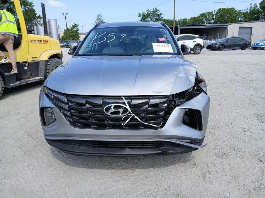 توسان موديل 2024
وارد امريكي فول مواصفات
محرك 2500
مرقمه أربيل 
فتحة سقف
رادار امامي جانبي خلفي
حساسات امامية خلفية
كشنات جلد تدفئة تبريد
شاحن موبايل لاسلكي
جنطة كهرباء 
تشغيل عن بعد
سايد بريك كهرباء
اوتو هولد
ابل كار بلاي
و باقي المواصفات المعروفة
السيارة ماشية  38 الف كيلو متر
 دخول جديد صور الحادث مرفقه بالمنشور  
جميع الايرباكات سليمة
رقم صاحب سيارة ***********
او المراسله خاص
