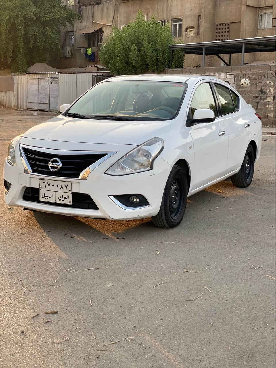 نيسان سني هندية 
موديل 2021 
بيها ربع بنيد وشبر جاملغ عكس سايق صبغ 
سيارة نضيفة وجاهزة للبيع 
حدادية جديدة 
زوج تايرات جديد 
شاشة كامرة 
رقم اربيل تحويل فقط 
عنوان حي الاعلام 
رقمي *********** بغداد, العراق
