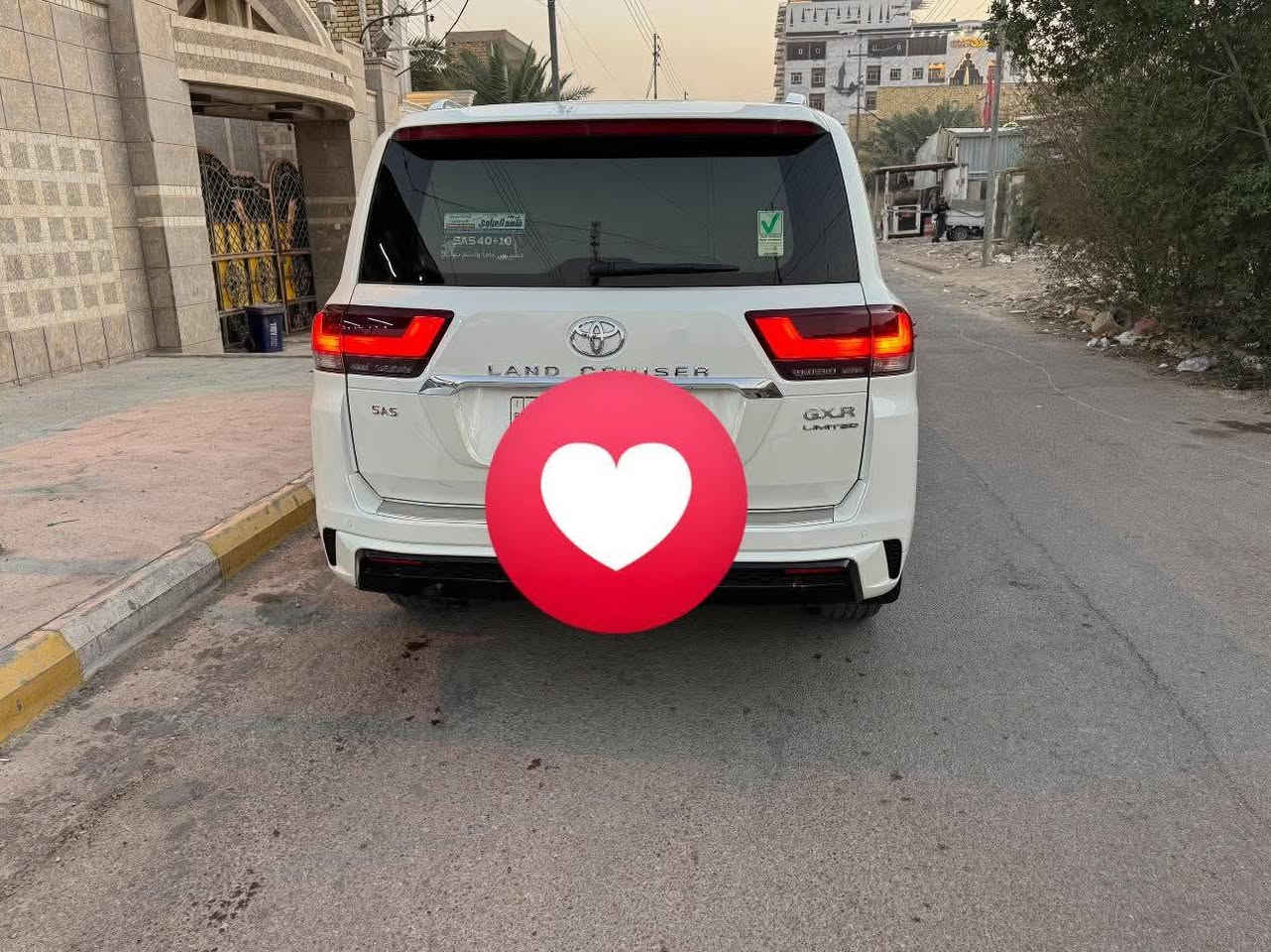 السلام عليكم
((للبيع  ))
* لاندكروزر 2024 (ساز ليمتد ) ضمان
* رقم بغداد دولي بسمي           
* ⁠الفئة: LIMTEd / GXR
* اللون : ابيض                 
* محرك 6 سلندر (4000)
* ⁠دعاميات كت (لحاية بلاديه )
* بصمة تشغيل
* بصمات ابواب 
* ⁠شاشة دجتل 
* ⁠شاشة كبيرة (نفكيتر)
* ⁠شاشات خلفية 
* ⁠4 كامرات (360 درجة)
* فتحة سقف (سلايت)
* كراسي كهرباء اصلي
* ⁠تفلوك (سبورت)
* ⁠مقاعد (7) راكب 
* دفع رباعي (4 * 4)
* ثلاجة وسطية
* جنطة كهرباء 
* ⁠تبريد شاشة
* ⁠تحكم ستيرن 
* ⁠داخل صاج
* تشغيل عن بعد
* ⁠شاحن واير ليس
* داخل جلد بيجي 
* ⁠حساس امامي خلفي 
* ⁠مري طي كهرباء 
* ⁠ترايش ابواب نيكل 
* وباقي مواصفات (GXR) المتد المعروفة 

مكفوله كفالة عامة ماعدا بارد جنطه
مكان السياره بغداد
للاستفسار أكثر ***********
