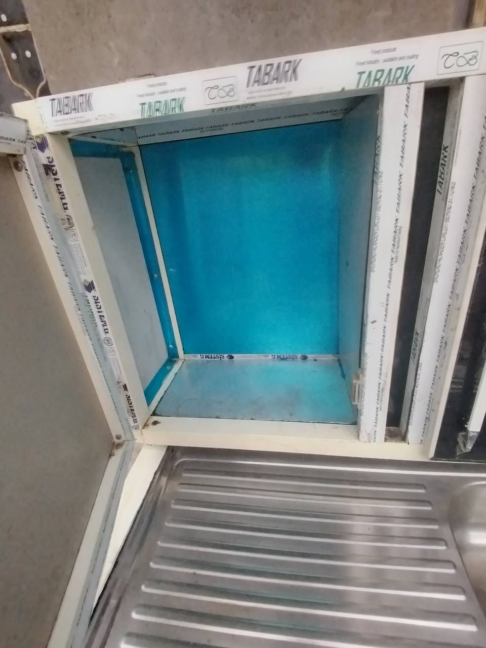 سلام عليكم كاونتر متر او نص قطعتين كلش نضيف السعر 150 (***********)
