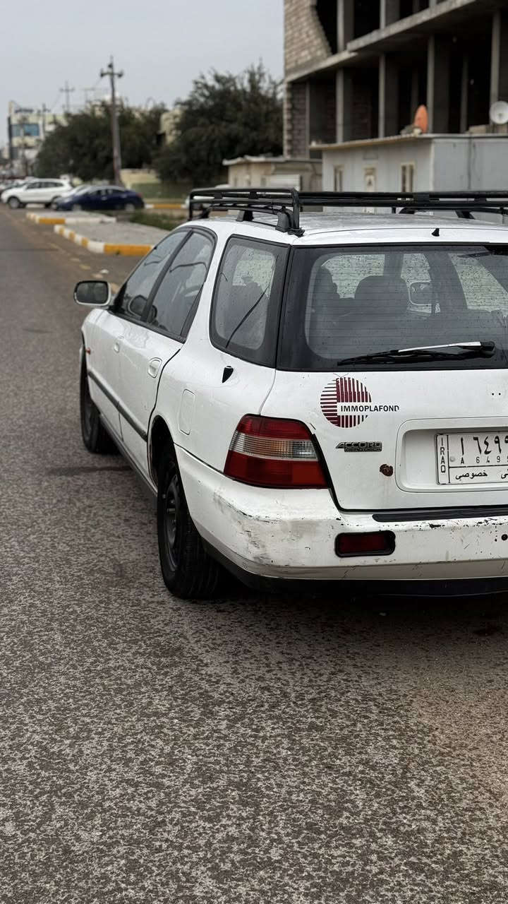 السلام عليكم
هوندا اكورد للبيع
موديل 1997
السيارة خير من الله مكينه جديدة
كير جديد مكفولة السيارة حلوة مال شغل
السعر 45$ وبيها مجال للشراي 
باقي التفاصيل ***********
