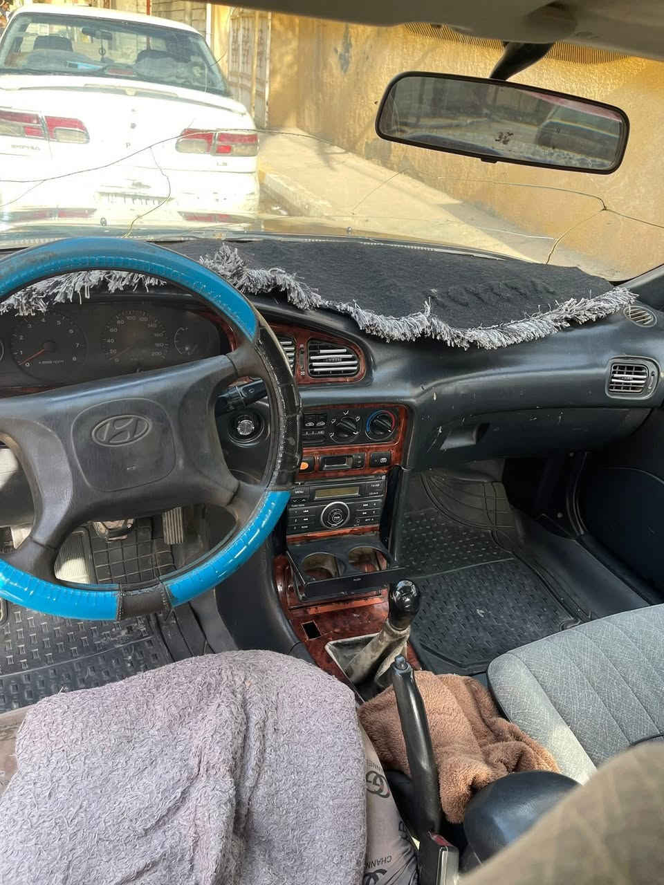 سوناتا تو موديل 1993
كشرهة حلو مابي خياس ابد
سنوية ما ساقطة وبأسمي
كهربائيات وحدادية وميكانيك 
كاملة السيارة بيها بس دعامياتهة
تعبانات اما باقي السيارة تخبل غرفتهة
نظيفة ومرتبة كلش اربع دبلات جدد
گير عادي السيارة رقم بغداد مشروع وطني
السيارة ب 38 وبيها مجال للطيب والشراي
للتواصل الصفحة او الرقم واتساب ***********
