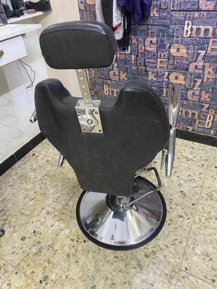 السلام عليكم كراسي مستخدمة للبيع مابيهن اي نقص الجك شغال السعر داخل الصور كل كرسي وسعره  
مكاني بغداد الغزالية 
الرقم : ***********
