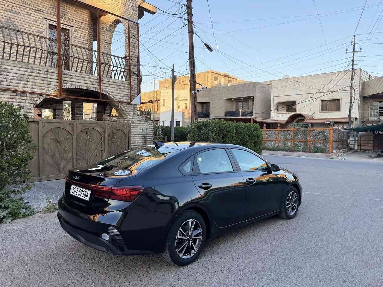 السلام عليكم 🙋🏻‍♂️🌹
للبيع KiA فورتي موديل 2024 دخول جديد ترقيم جديد رقم بغداد بأسمي تحويل ثاني يوم مشروع وطني وارد أمريكي ضررها جداً بسيط باب الصدر تبديل أصلي نفس ألون فقط مكفوله من الصبغ ليبل واحد كلها بجم بلادي شركه سياره جديده بمعنى الكلمه بوضع الشركه ماشيه 20 الف ترايها زيرو مكينه 2000 دوش كير محرك صدر تبريد مكفولات برغي مابيها نقص 

مواصفات 🚘❣️

شاشه كبيره لمس كامره دواره 

رادارات بالمري جانبي خلفي 

مسار خطي سياقه ذاتيه توقف ذاتي عند الاقتراب 

ويل كب مع تخم تخم تاير جديد 

أشاير بالمري 

ثلاث انظمه قياده سمارت و نورمال وسبورت sport 

فول تحكم استيرن أربع جهات بلوتوث حاكيه واي فاي كار بلي 

للأستفسار *********** أسيا ❤️ 

           ***********      عراقنا 

أبو علي مكاني بغداد البياع السعر 150 وبيها مجال 🤍❤️
