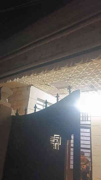 بيت 100متر مربع غرفتين نوم  واستقبال  وهول وصحيات ومنور الشارع مكصوص دي بلطون عنوان بغداد الحسينيه سكلات شارع منتزه شراي انتصل ***********ملاحضه بيع فقط بيع فقط البيت طابو ملك صرف
