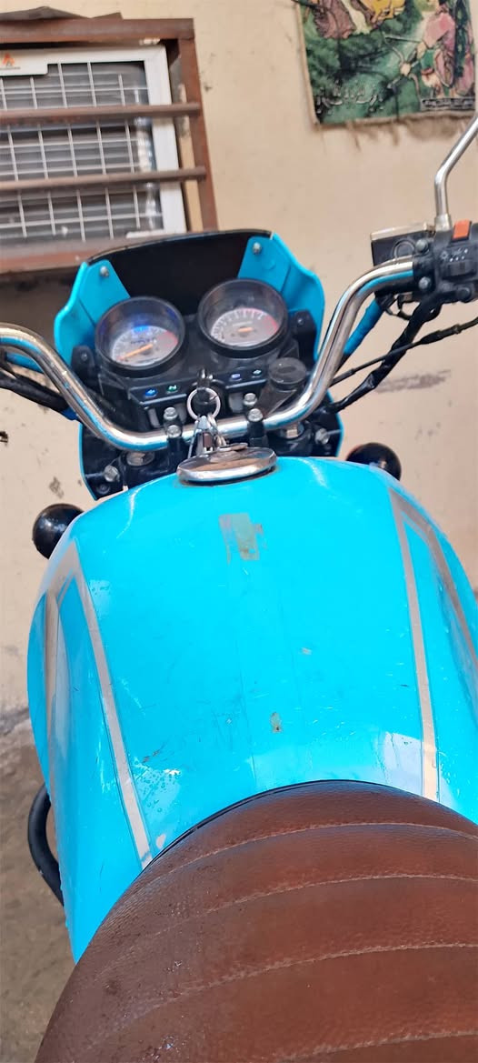 السلام عليكم دراجه دايوان للبيع 2023 حجم المكينه 150 الدراجه نضيفه شلعه ومعدل خير من الله تاير كدام والوره جوبلس جدد  وبيه سنويه  السعر مليونين و100وبيه مجال لولد الحلال متاواجد خاص وهذا رقمي *********** متواجد واتساب همين الشراي بي خير ويدلل
