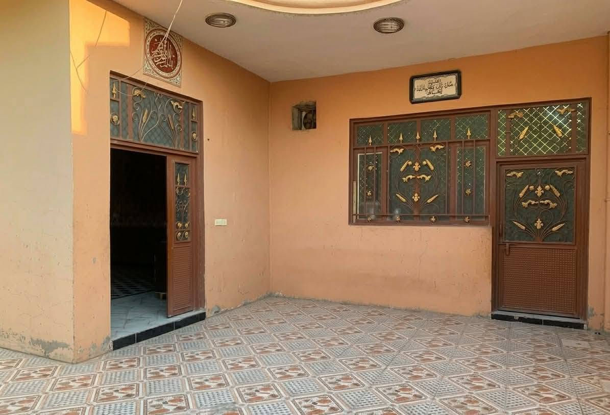دار للبيع في بعقوبة ام الكرفس ١٥٠م 
عالشارع السايدين ملك صرف طابقين 
الطابق الأول كراج سياره  واستقبال ومطبخ وصاله كبيره وحمام وغرفه 
والطابق الثاني ٣غرف ومجمع صحيحات فوك جدام كل غرفه بلكونه
السعر ١٨٠ بيه مجال 
للإستفسار الاتصال على ***********
