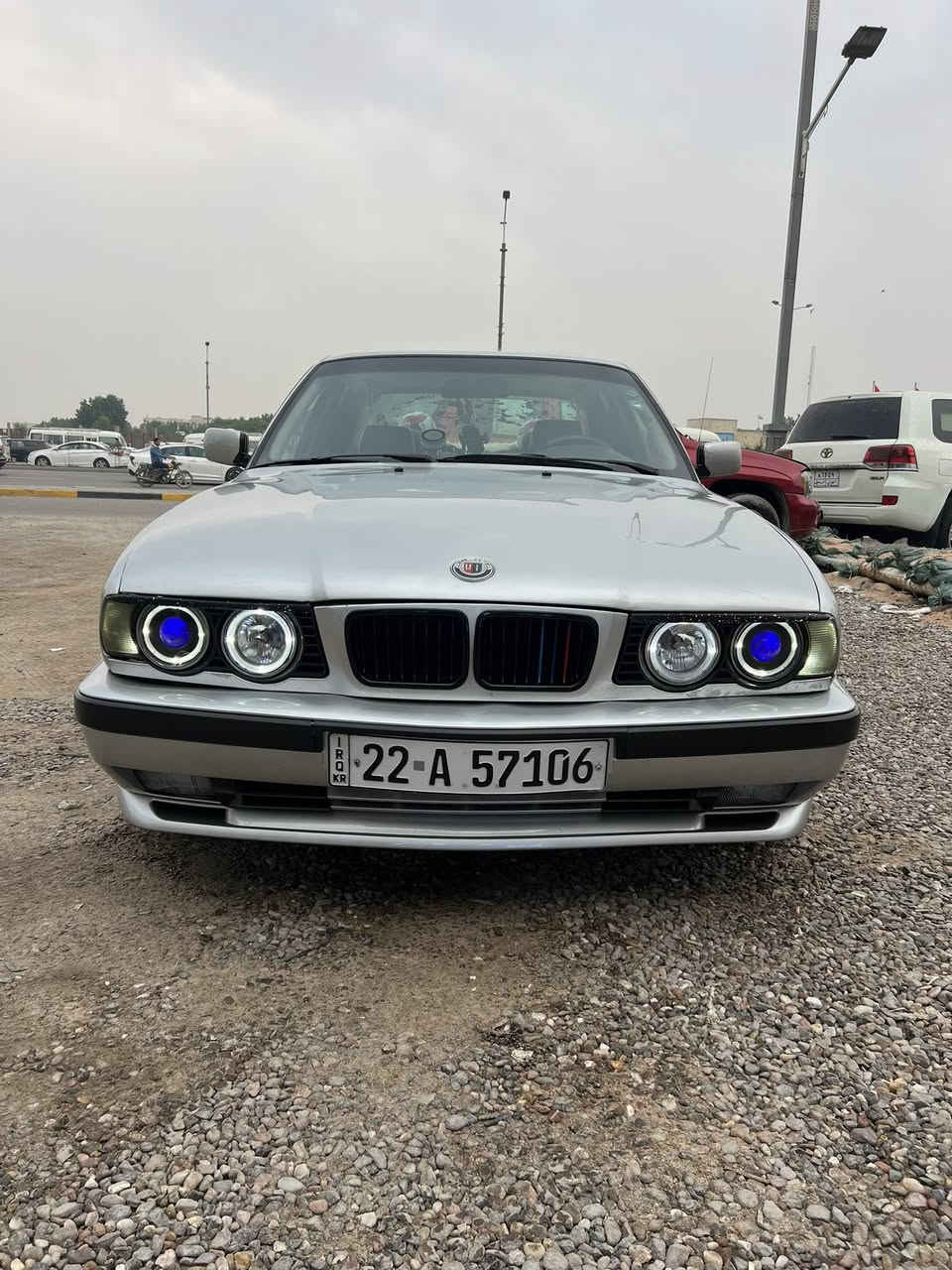 سلام عليكم من رخصة الادمن B.M.W للبيع :                    مكينة 528 صقر كير عادي مكفولة من ظربه ، تكمه و قماره بدون معجون حتى باقي بدي سيارة بدون معجون بس رش جمالي ما عدا مكان شخط او خسفه نسبه كللش قليلة ، تايرات جدد ويل ام 18 تو سايز  فتحه بجم و بنيد عريض سيارة كامل كت M ، منظومة زنون كامل ، عليها ادامه كامله و سنوية جديدة لل 2029 و تحويل او وكالة بوقت الي يناسبك ، سعر ٨٣ ورقة و بيها مجال عنوان بصره القبلة رقم تلفون ***********
