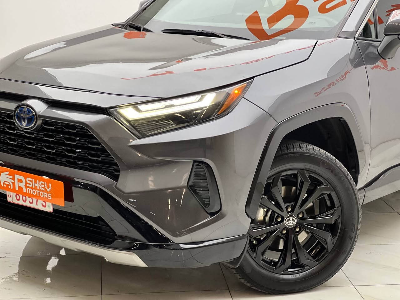 Toyota Rav4 SE Hybrid 2024
تويوتا Rav4 SE Hybrid 

مواصفات SE (رادار و حساسات -شاشة-كاميرة خلفية - و تشغيل بصمة- رادارات-تدفئة المقاعد-مقاعد كهربائية -مثبت سرعة- تدفئة مقود القيادة- أبل كاربلي-أندرويدأوتو) يعني فول فول
مكينة 4سلندر+2.5 لتر
ماشية 64,000 ميل فقط

السيارة بیها قطعة صبغ و ٤-٥ اماكن تعديل بارد بدون دواخل و ایرباک سقف سستم شرکة راجع

السيارة كلش حلوة و نظيفة
مكفولة من كير و محرك وكهربائيات

بسعر بلاااش (215$) ورقة و بيها مجال للطيبين

مكان السيارة

دهوك -معرض ارشف R-Shev
رقم51 من معارض التيرمينال 

***********
*********** دهوك, العراق
