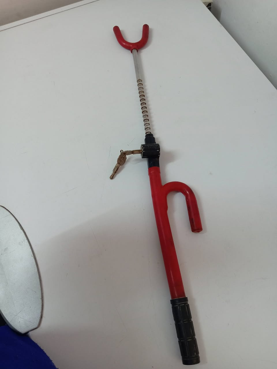 قفل للاستيرن مال سيارات 
🔹 يحمي سيارتك من السرقة
🔹 سهل التركيب والفك
🔹 مصنوع من معدن قوي
🔹 يناسب أغلب أنواع السيارات
🔹 يمنع دوران 
 السعر 35 عنوان كركوك روناكي الرقم ***********
