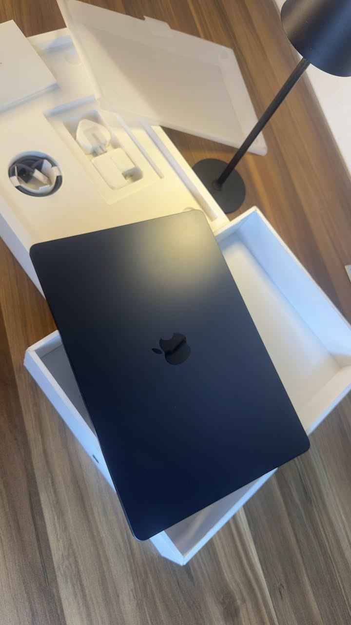 منين تلكون هيج قطع دلال وجمال🫰💙
https://t.me/Appllle_Product
Macbook Air m3 
15 icnh 
Ram 16 
Hrad 256 
لون مدنايت 
شباب القطعة اوبن بوكس فقط 
( غير مستخدم)
يعني جديدة ما مستخدمة مفتوحة لغرض الفحص فقط والتأكد من سلامة البطارية، كيس الشاشة وكيس الماك بوك وحتى الملحقات بلزكتهم انتاج 2024 
   
للطلب والأستفسار ارسال رسالة 

قناه التلي  انظموا الها انشر بيها ماكات
https://t.me/Appllle_Product

تيك توك
www.tiktok.com/@wolf.wiq
انستا
https://www.instagram.com/wolf.wiq/profilecard/?igsh=MXdpZG5maTQ5N3p1ZA==


**إذا كنت صاحب هذا الإعلان وتريد حذفه لأي سبب، رجاءا أرسل رسالة إلى الدعم الفني**