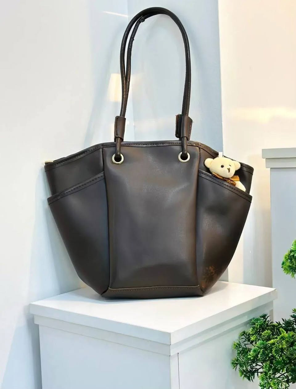 تابع الصفحه ليصلك كل جديد 🤗

حقيبه جلد  🎈

تتوفر بـ الوان كما موضح بالصورة 
للحجز والاستفسار مراسلة الصفحة او عن طريق الواتساب ،تلگرام ( *********** ) 
يوجد توصيل  مجاني داخل عفك
❤️

بالامكان استرجاع القطعة بدون دفع التوصيل اذا كان يختلف عن الطلب المرسل او الصوره المحددة التوصيل لكافة محافظات العراق 

العنوان عفك / سوق الجمعه الاول 
#ماشا_للأحذيه_والحقائب
