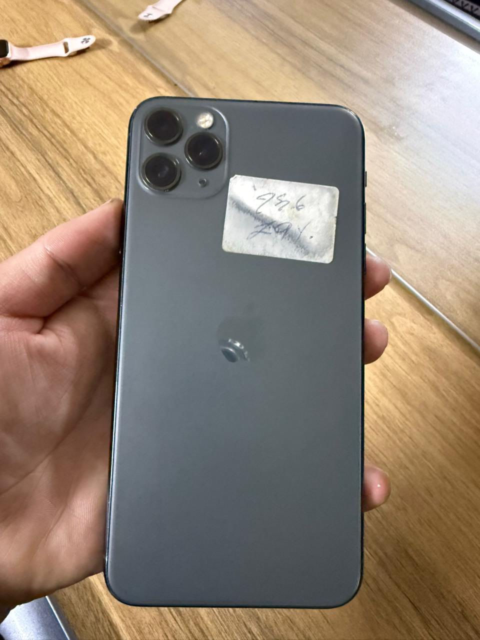 ايفون 11 برو ماكس ماستر مبدل شاشه خوش نوعيه وبطاريته76 وبصمة الوجه وكفت ويا التحديث الجديد سعره270 وبي مجال ..التواصل واتساب***********
