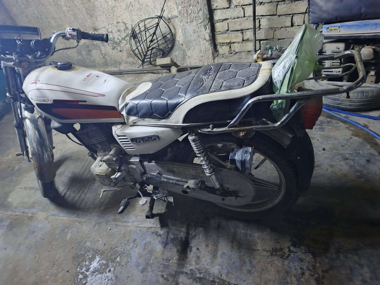 سلام عليكم دراجه ايراني 5كير للبيع بيهة تلحيضات رايدهة ب450وبيهة مجال عنواني البياع المعالف  رقم تليفون بي واتساب ***********
