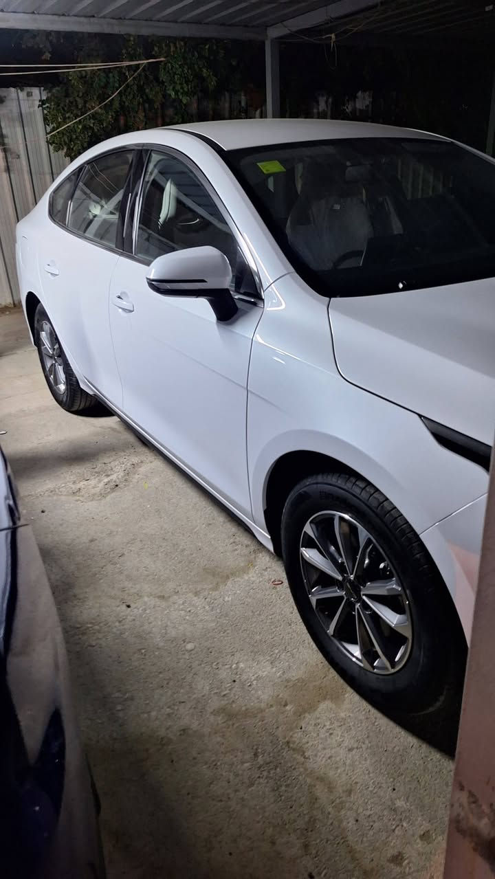 السلام عليكم ورحمة الله وبركاته  
تحية طيبة  
بي واي دي  دست روي  موديل ٢٠٢٥  رقم بغداد   ماشيه ٩٠٠ كيلو متر   مكفول من الرصعه والشخط والصبغ والتبديل  شرط السونار  العنوان بغداد زيونة  رقم الهاتف ***********
